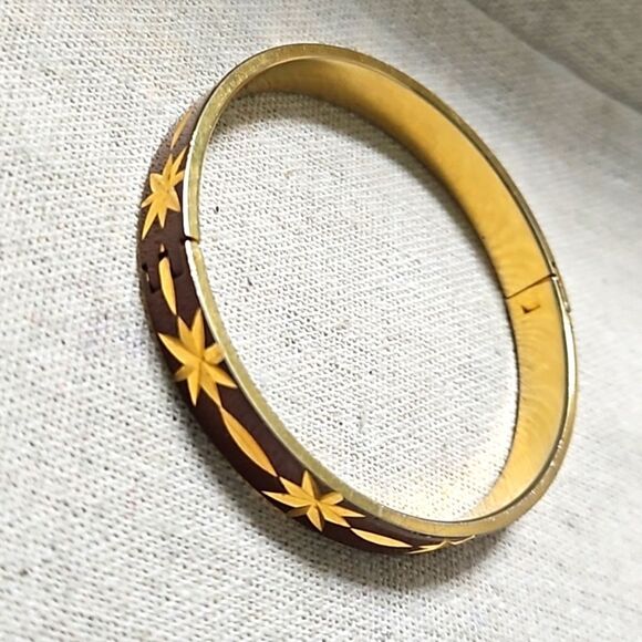 Vintage Gold Plated Diamond Cut Jerusalem Star Bangle Bracelet - Picture 2 of 10